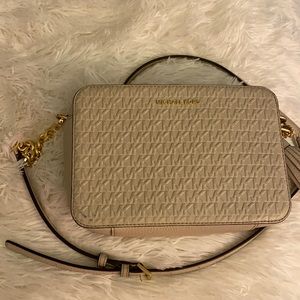 micheal kors crossbody purse barely used